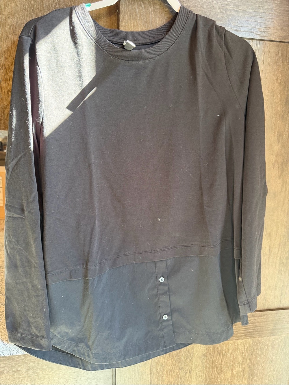 Women’s Black Layered Button-Hem Long-Sleeve Shirt